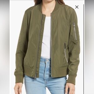 Levi’s Classic Bomber Jacket in Army Green